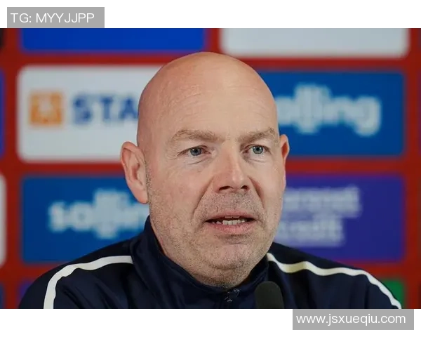 足球明星欧切尔的传奇之路与球场背后的故事揭秘