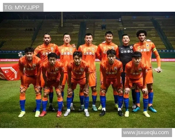 重庆足球队的奋斗历程与冠军赛背后的故事揭秘